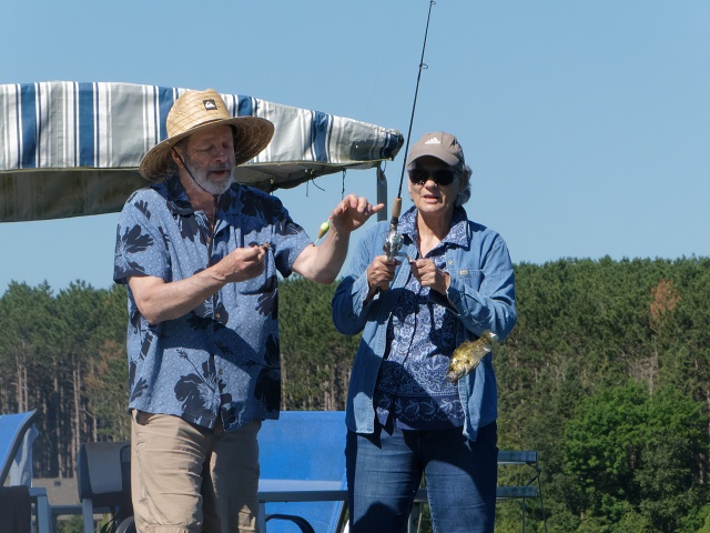 Rob Sandra.fish Toss.0446